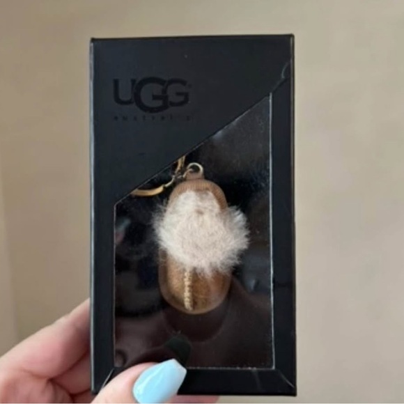 UGG Tan Fluffy Boot Keychain - Picture 1 of 1